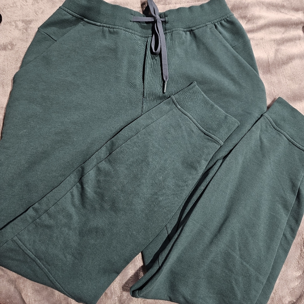 luluemon mens Green Jogger Sweatpants